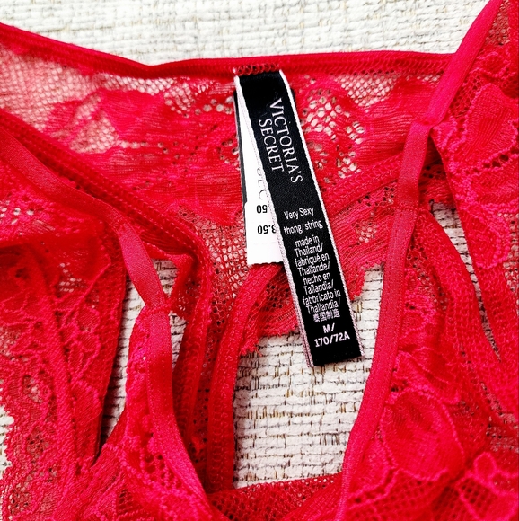 Victoria's Secret | Lace Very Sexy Thong Panty - Picture 4 of 4